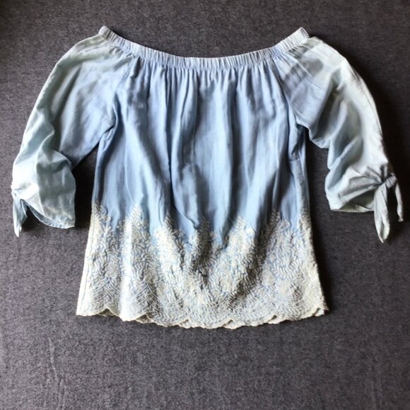 Vintage Karen Kane Blue and White On/Off Shoulder Chambray Embroidered Top - Picture 1 of 9